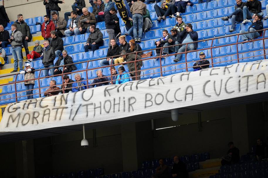La contestazione comincia prima di Inter-Parma ed  per Moratti e Thohir, rei di troppo silenzio in seguito alle sentenze di Calciopoli. Ansa